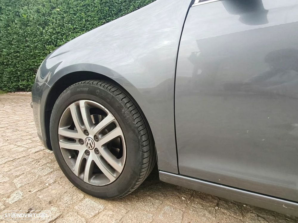 VW Jetta 1.9 TDi Confortline - 29
