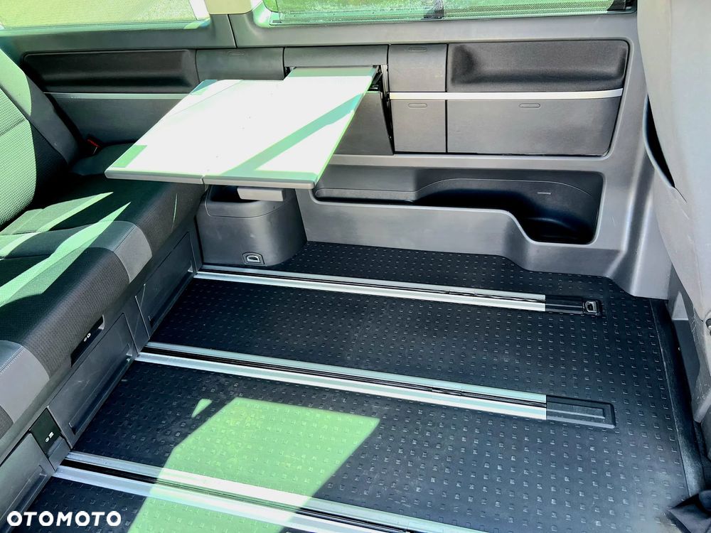 Volkswagen Multivan - 10
