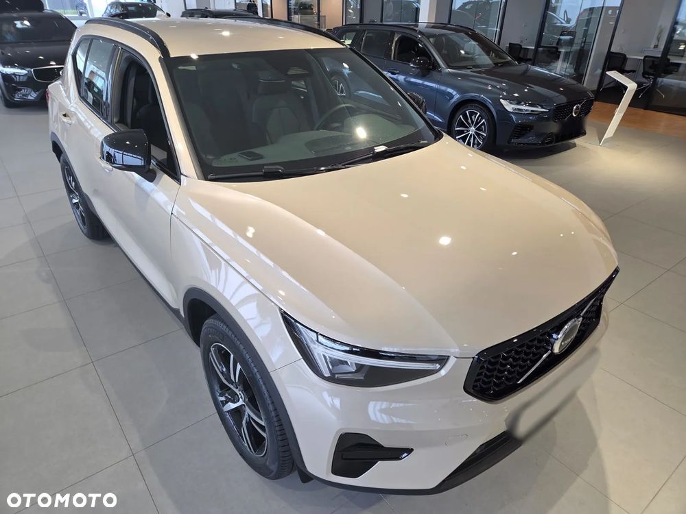Volvo XC 40 B4 Plus Black Edition - 14