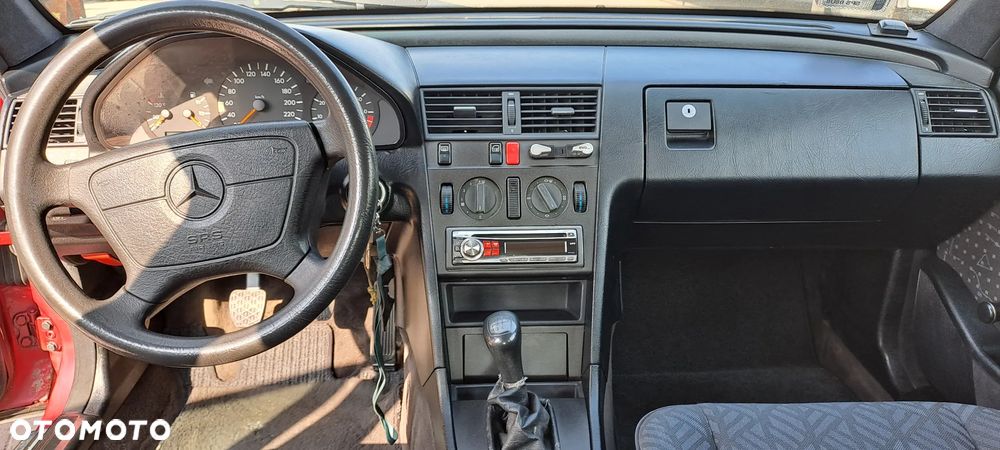 Mercedes-Benz Klasa C 180 Classic - 11