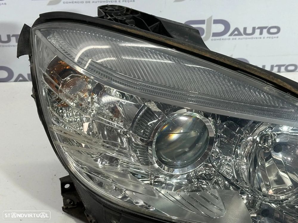 Farol Direito / Esquerdo - Mercedes C (W204) - 4