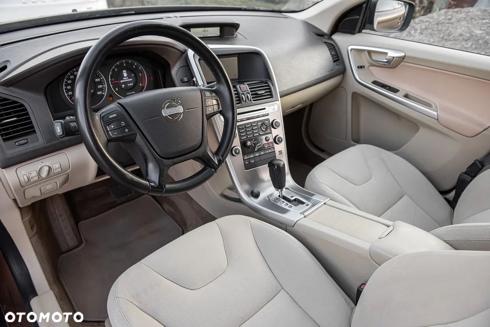 Volvo XC 60 D5 AWD Kinetic - 23