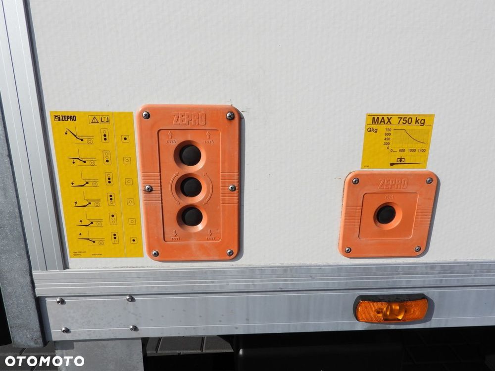 Iveco DAILY 35S16 CONNECT KONTENER WINDA 8 PALET TEMPOMAT NAWIGACJA LEDY AUTOMAT HI-MATIC KLIMATYZACJA  160KM - 23