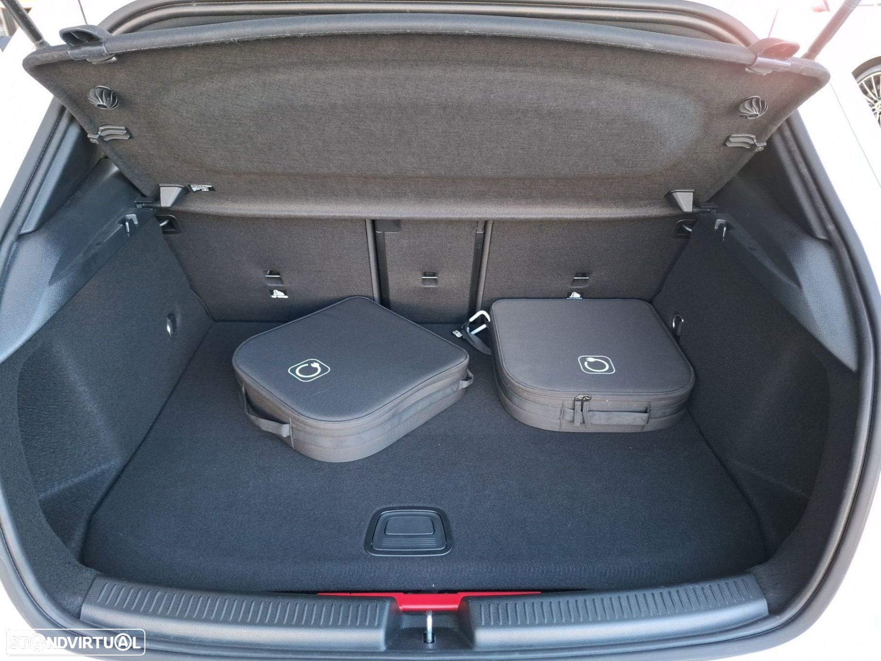 Mercedes-Benz A 250 e - 26