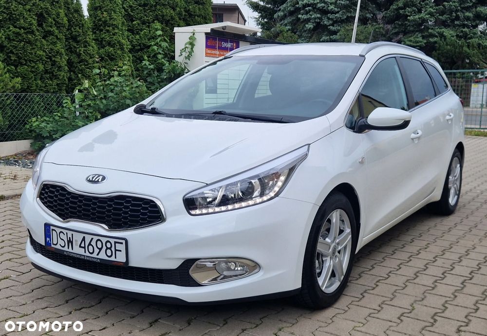 Kia Ceed 1.6 GDI Dream Team Edition - 17