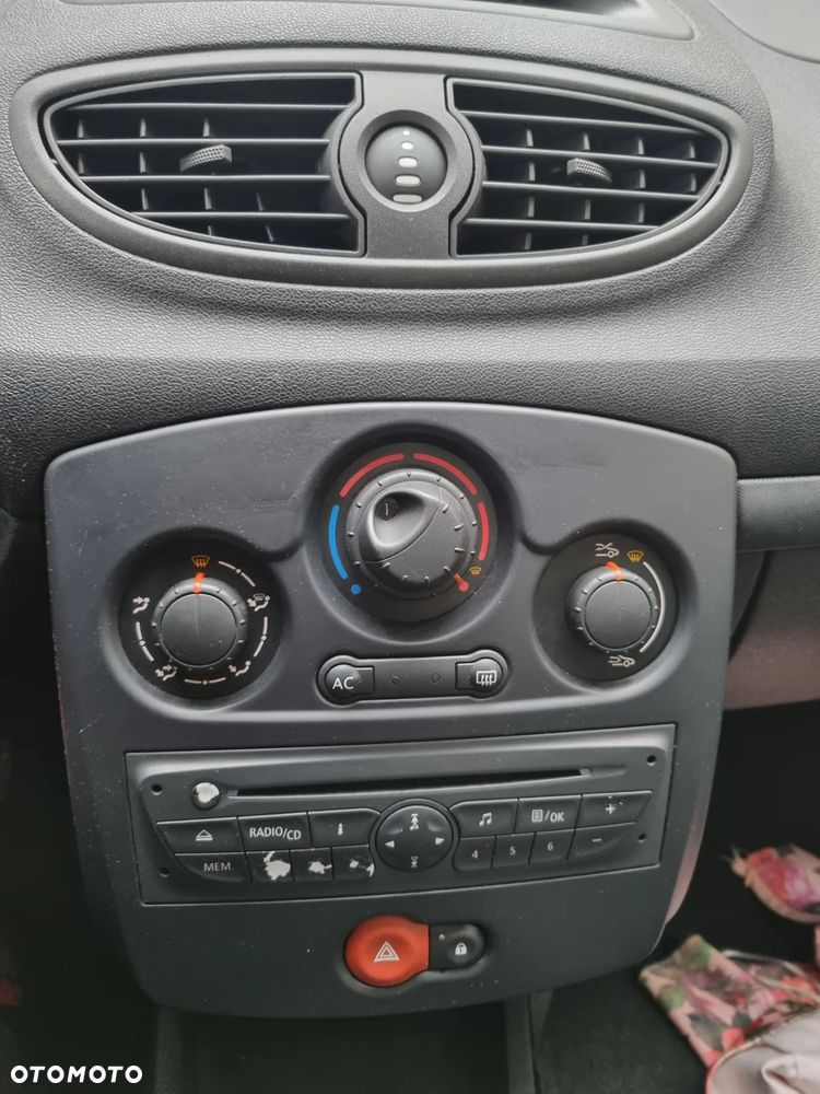 Renault Clio 1.5 dCi Alize - 12