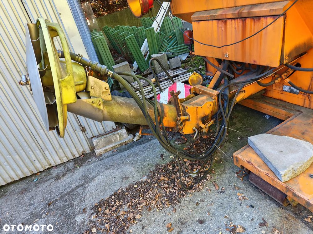 Piaskarka Schmidt Kupper Weiser 5m3 HAK Kubota - 11