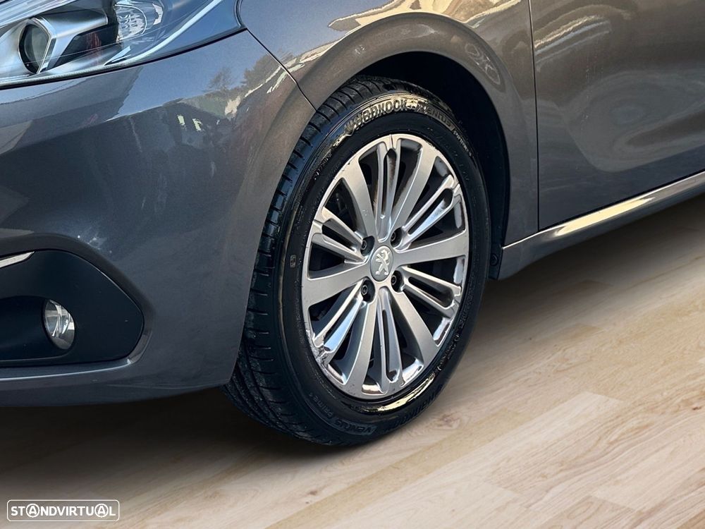 Peugeot 208 1.2 PureTech Style - 6