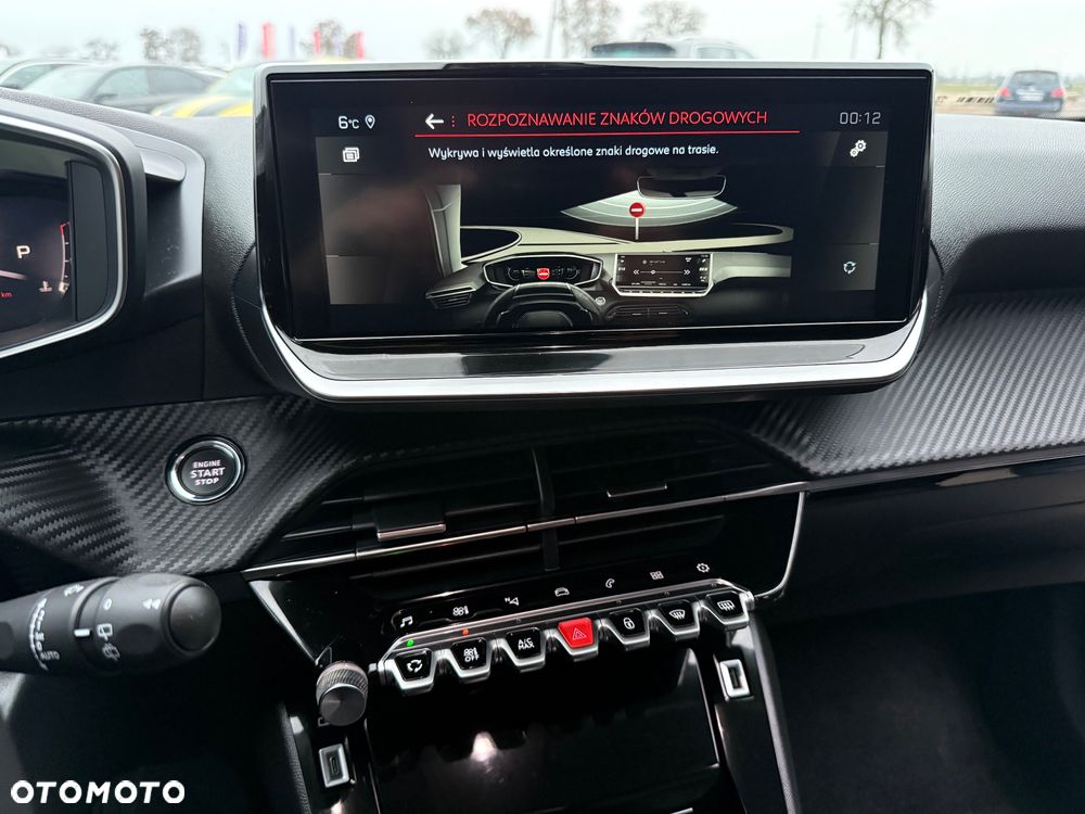 Peugeot 2008 1.2 PureTech Allure S&S EAT8 - 28