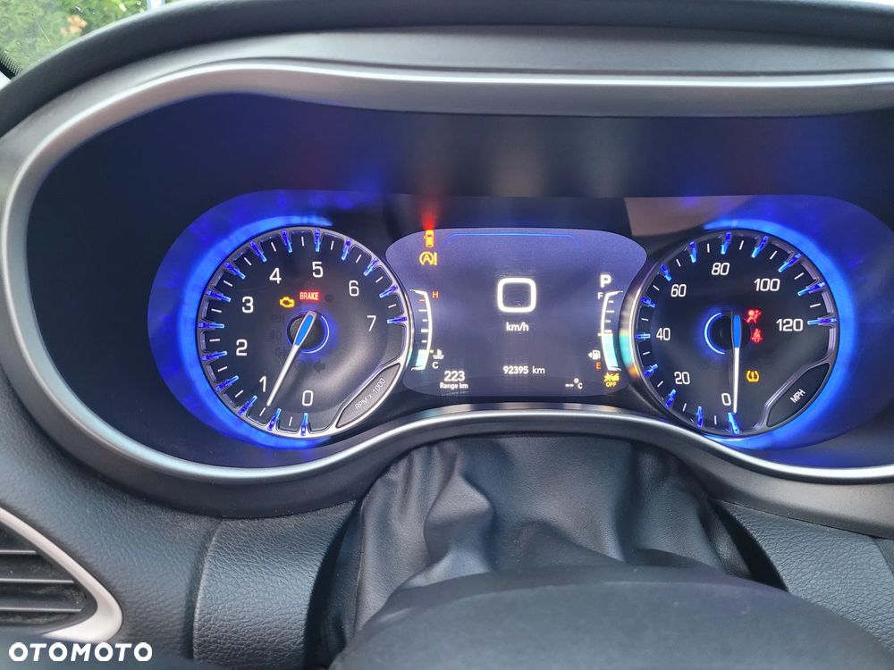 Chrysler Pacifica - 12