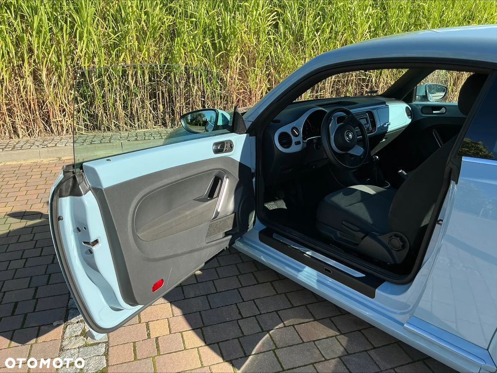 Volkswagen New Beetle - 11