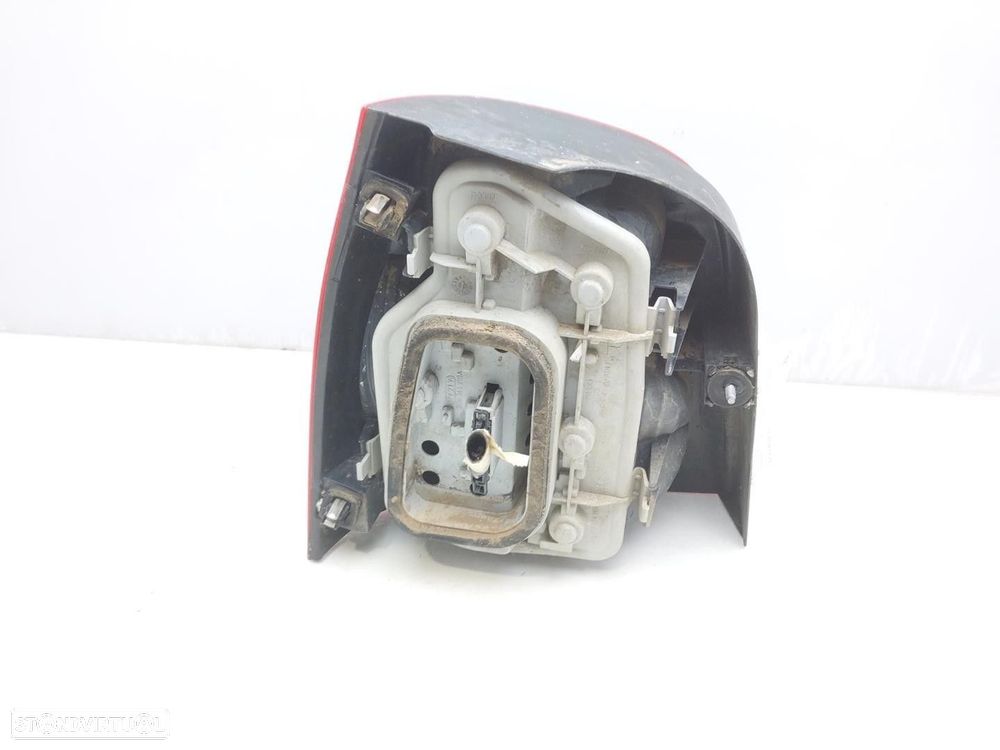 FAROLIM TRASEIRO DIREITO VOLKSWAGEN POLO 2005 -6Q6945258A - 2
