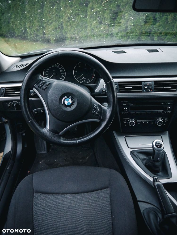 BMW Seria 3 318d DPF - 15