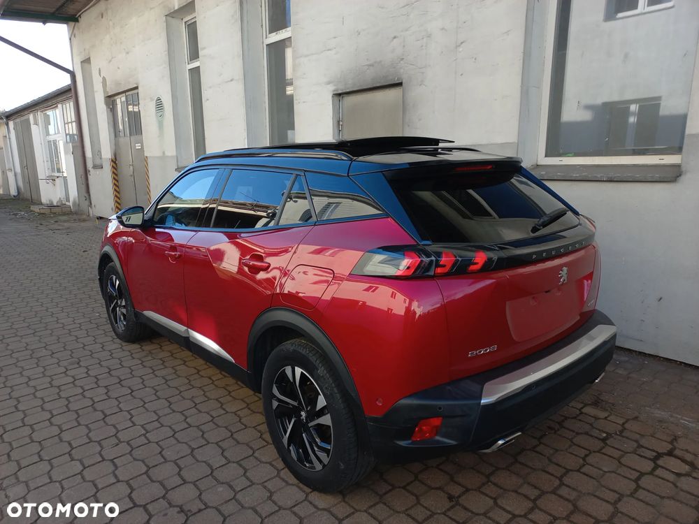 Peugeot 2008 PureTech 130 EAT8 GT Exclusive - 4