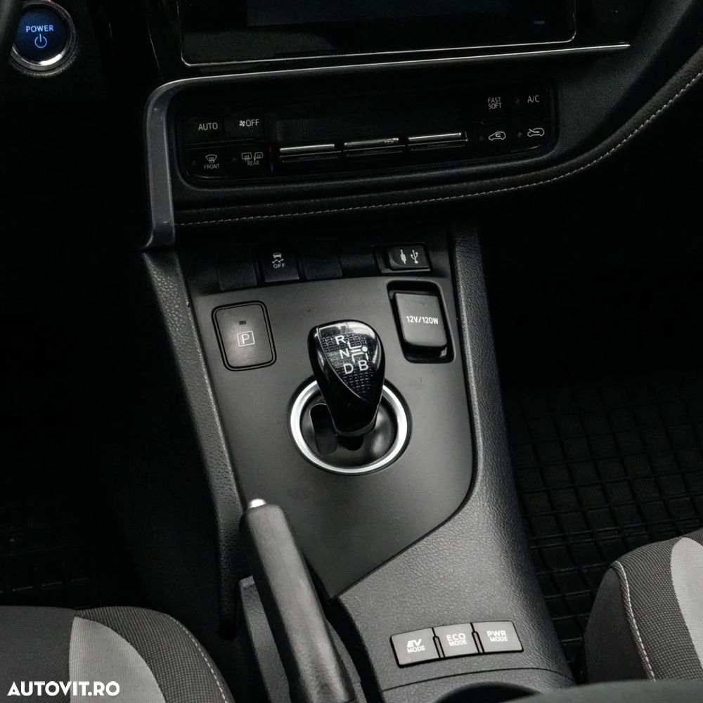 Toyota Auris 1.8 L VVT-i Sol + - 21