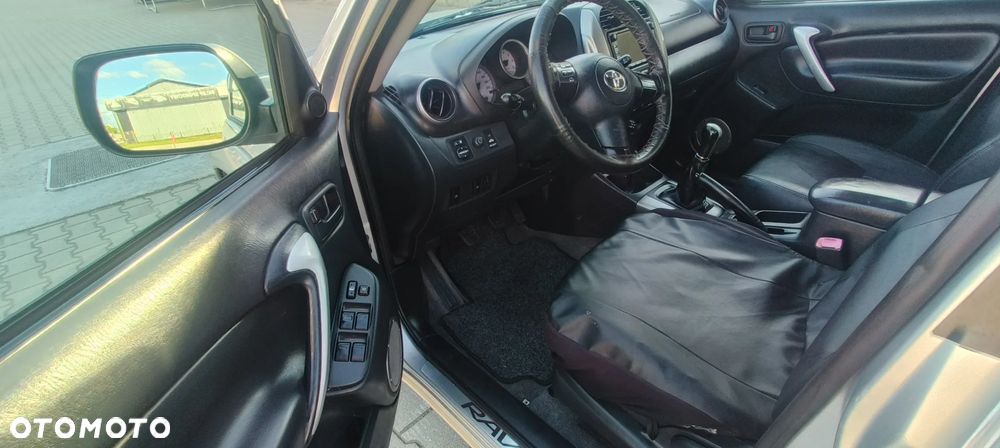 Toyota RAV4 2.0 D-4D 4x4 - 12