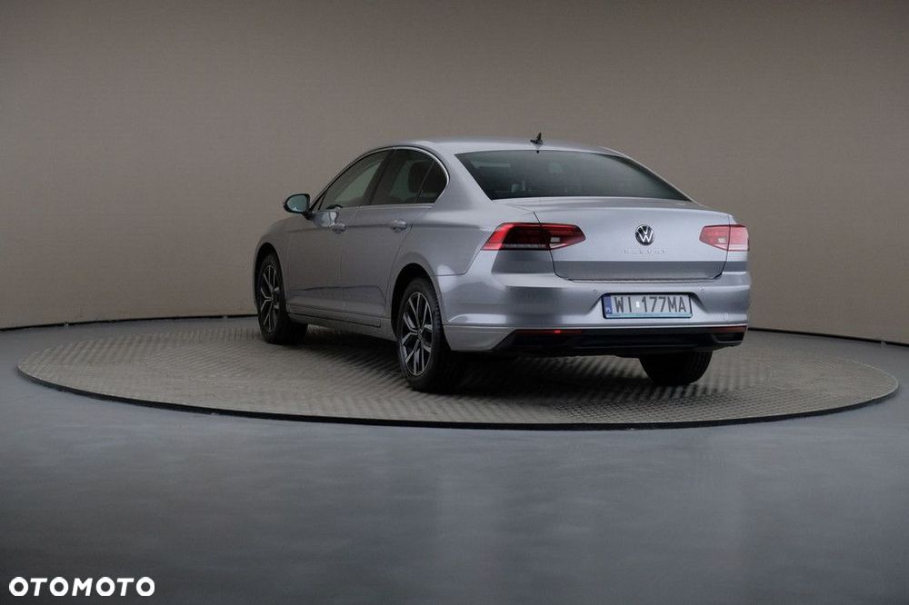 Volkswagen Passat - 2