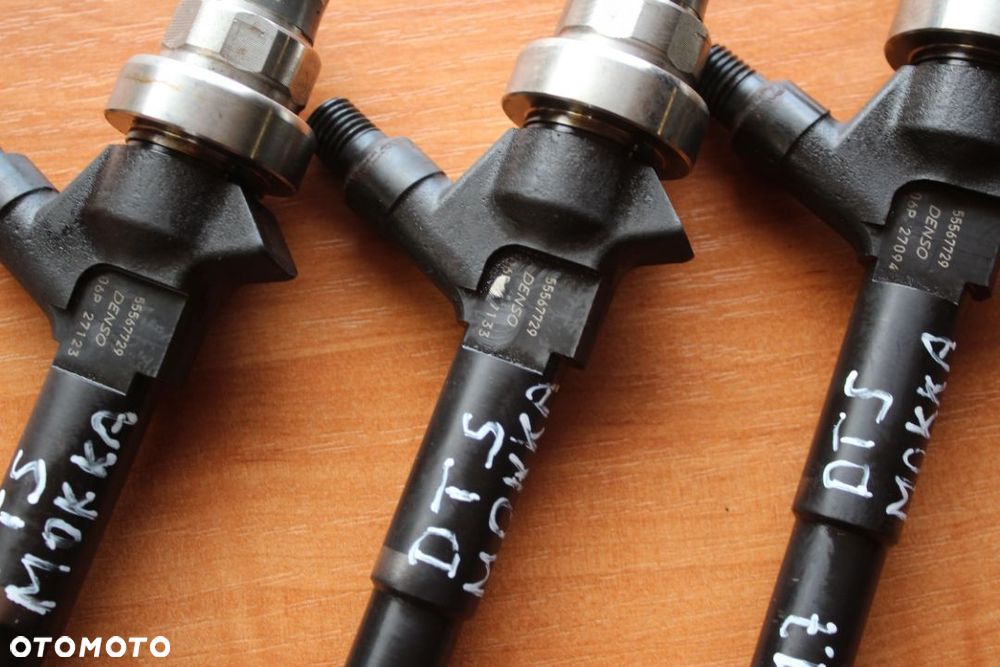 WTRYSKIWACZ WTRYSKIWACZE OPEL MOKKA MERIVA B ASTRA J 1.7 DTS DENSO 55567729 - 2