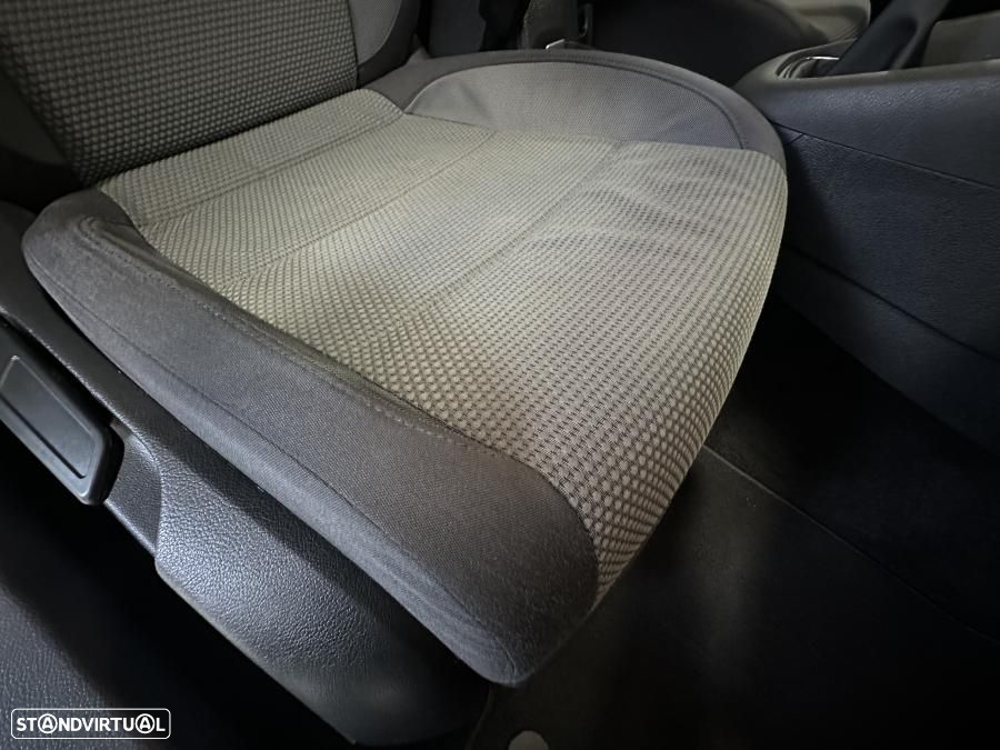 VW Golf Variant 1.6 TDi Confortline - 27