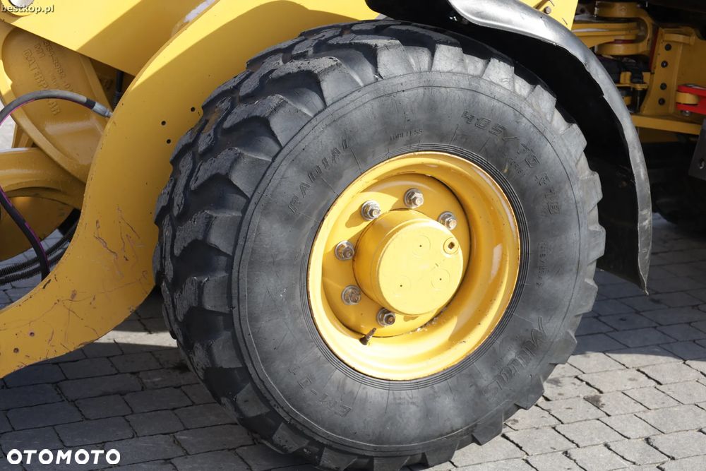 Caterpillar CAT 906M - 26