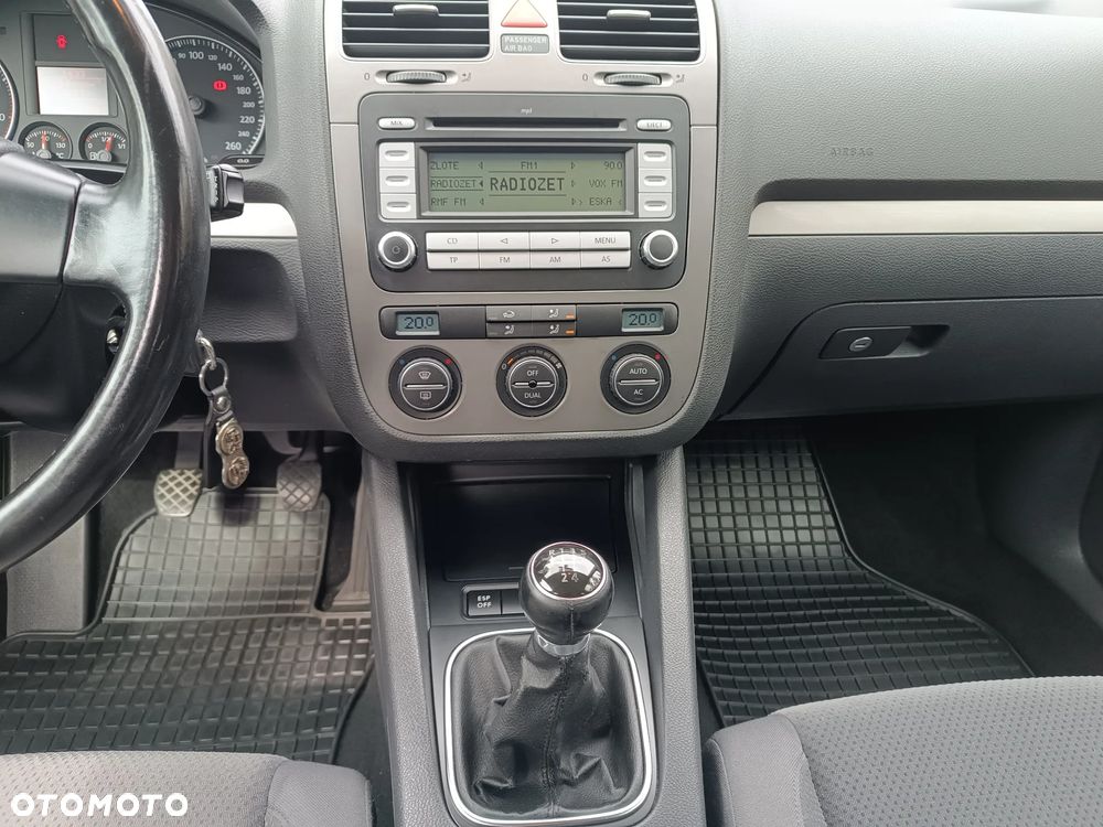 Volkswagen Golf 1.6 Comfortline - 26