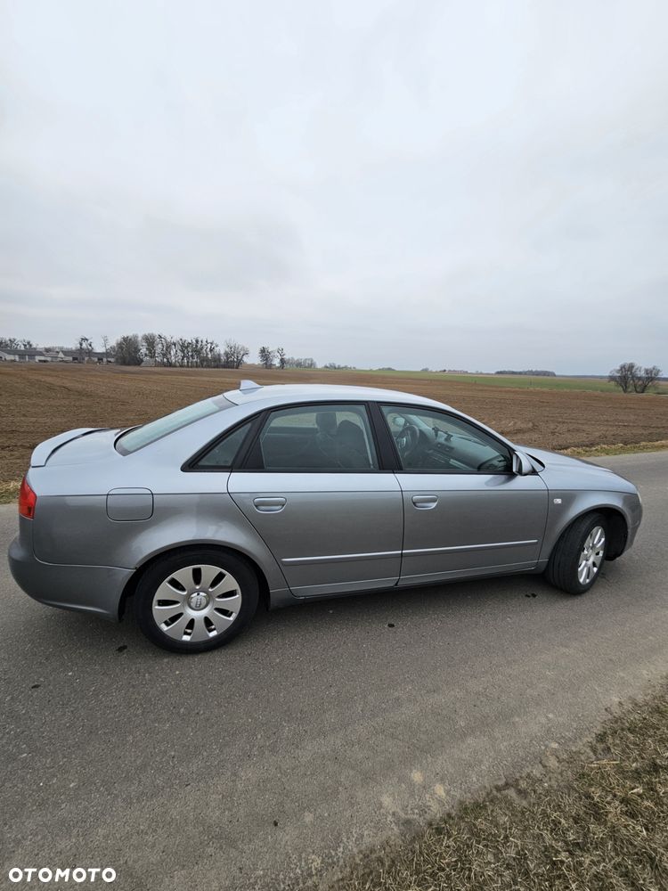 Audi A4 Limousine - 4