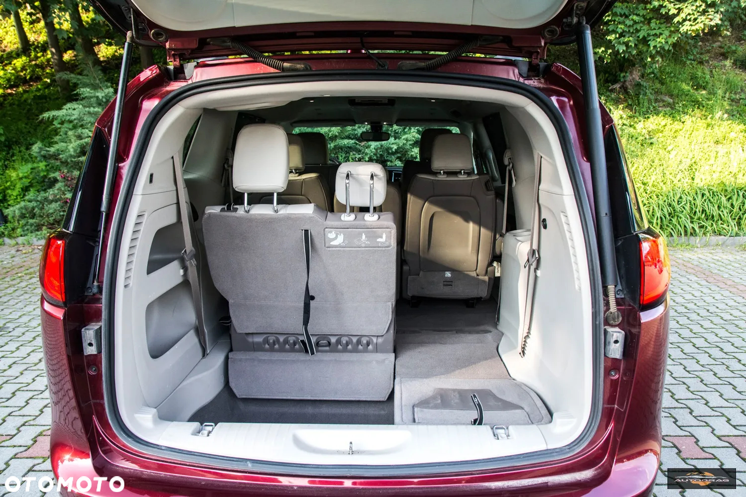 Chrysler Pacifica - 40
