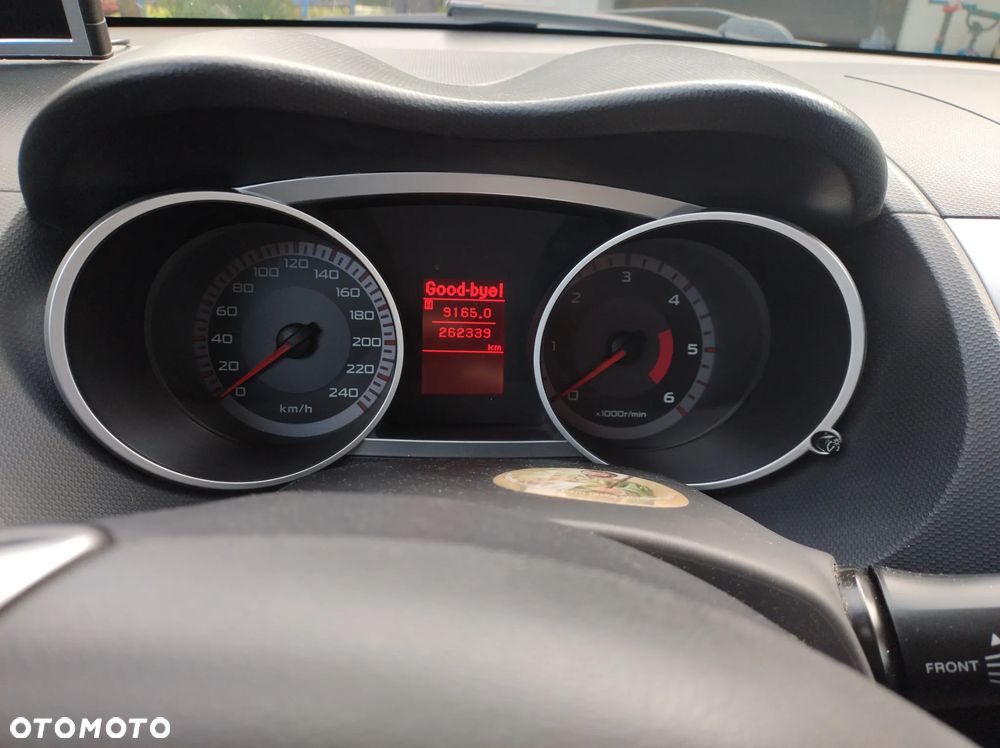 Mitsubishi Outlander - 9