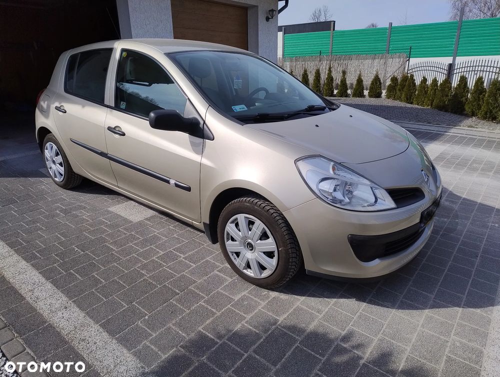 Renault Clio 1.2 16V Alize - 1
