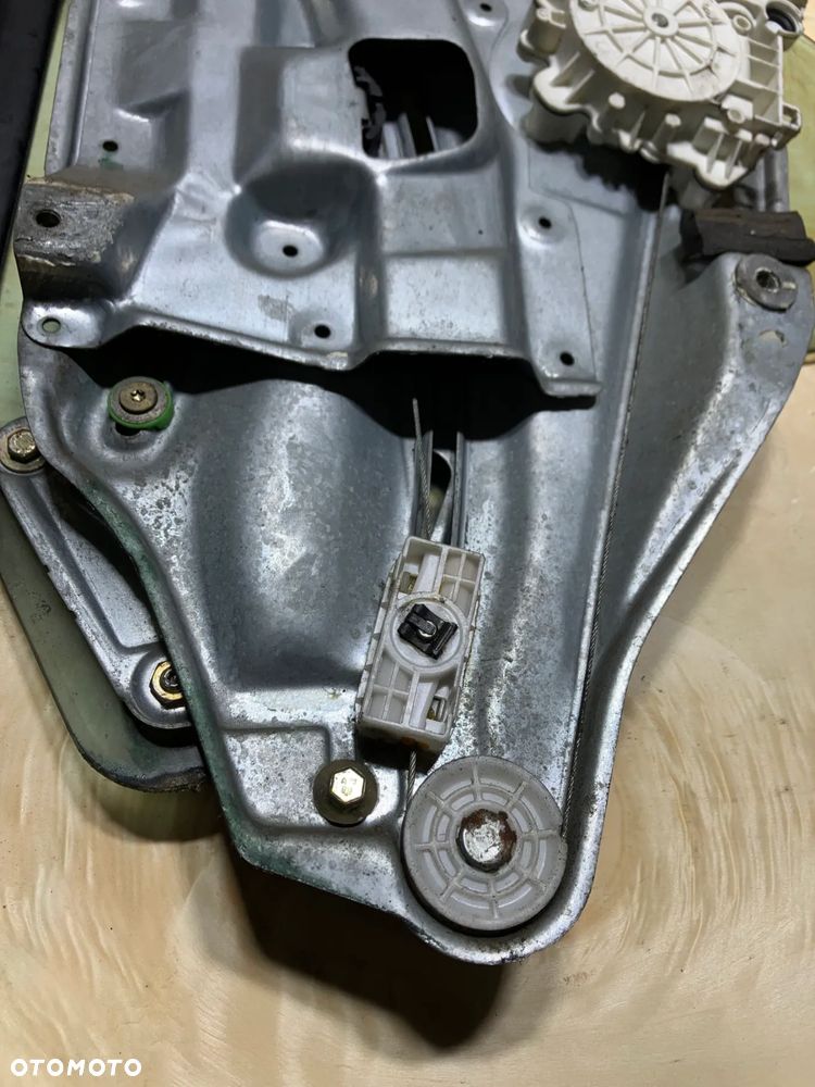 PODNOŚNIK SZYBY BMW E36 CABRIO TYŁ PRAWY LUB LEWY MECHANIZM SZYBY ELEKTRYCZNY SZYBA LEWA PRAWA KABRIO 8119985 8119986 - 19