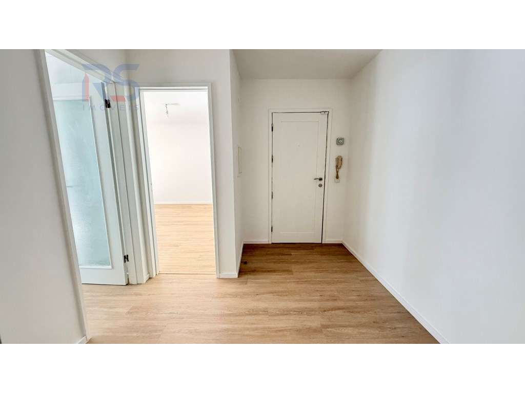 T3 renovado c/varanda e garagem (2 andar sem elevador) - Grande imagem: 2/24