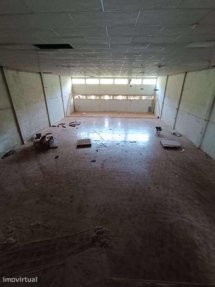 Pavilhão com 550m2 em Vila Frescainha (São Pedro) - Barcelos - Grande imagem: 2/14