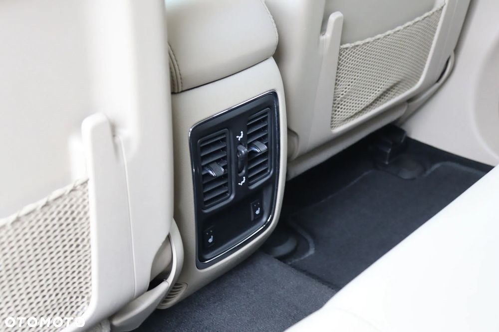 Jeep Grand Cherokee - 12