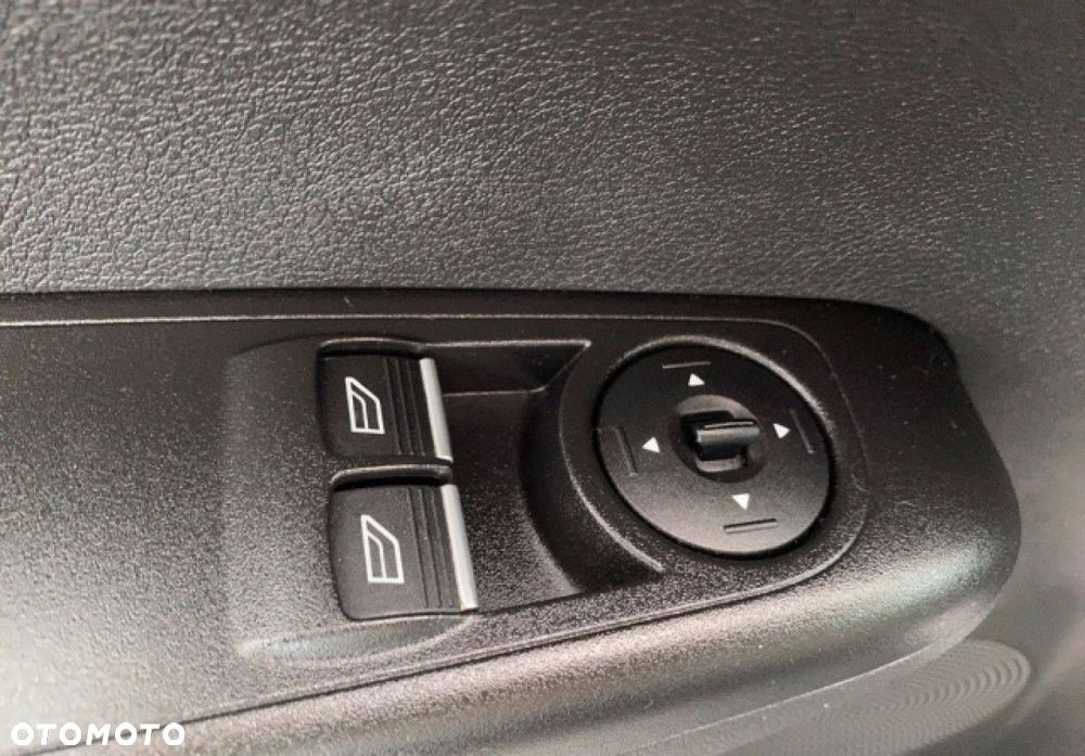 Ford E-Tourneo Courier - 12
