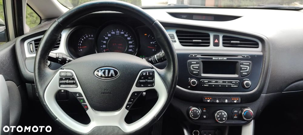 Kia Ceed 1.6 GDI ISG Platinum Edition - 22