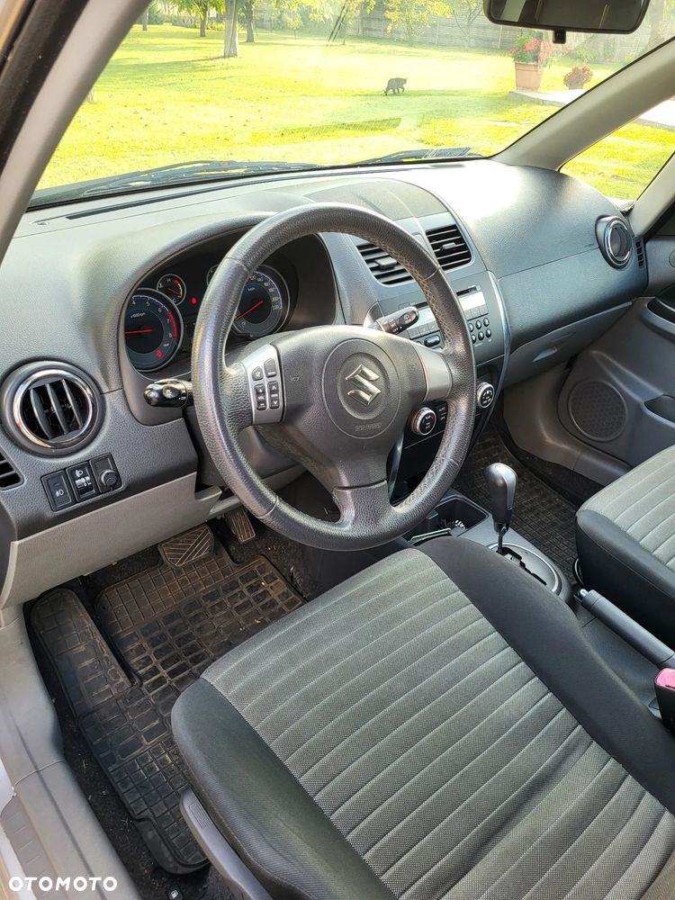 Suzuki SX4 1.6 Premium - 10