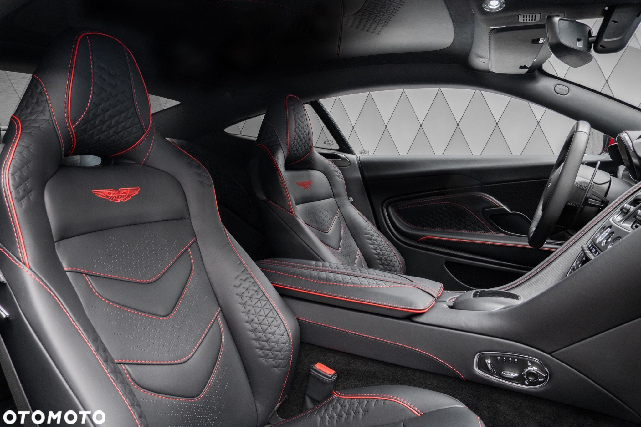 Aston Martin DBS - 15
