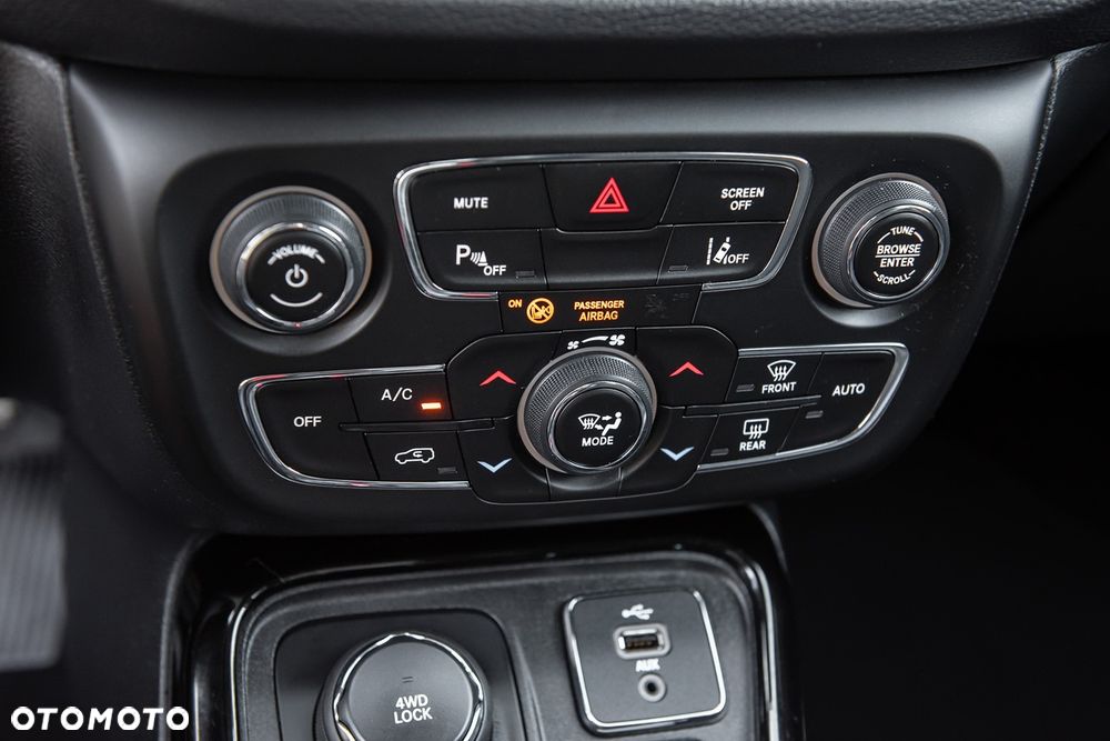 Jeep Compass - 24
