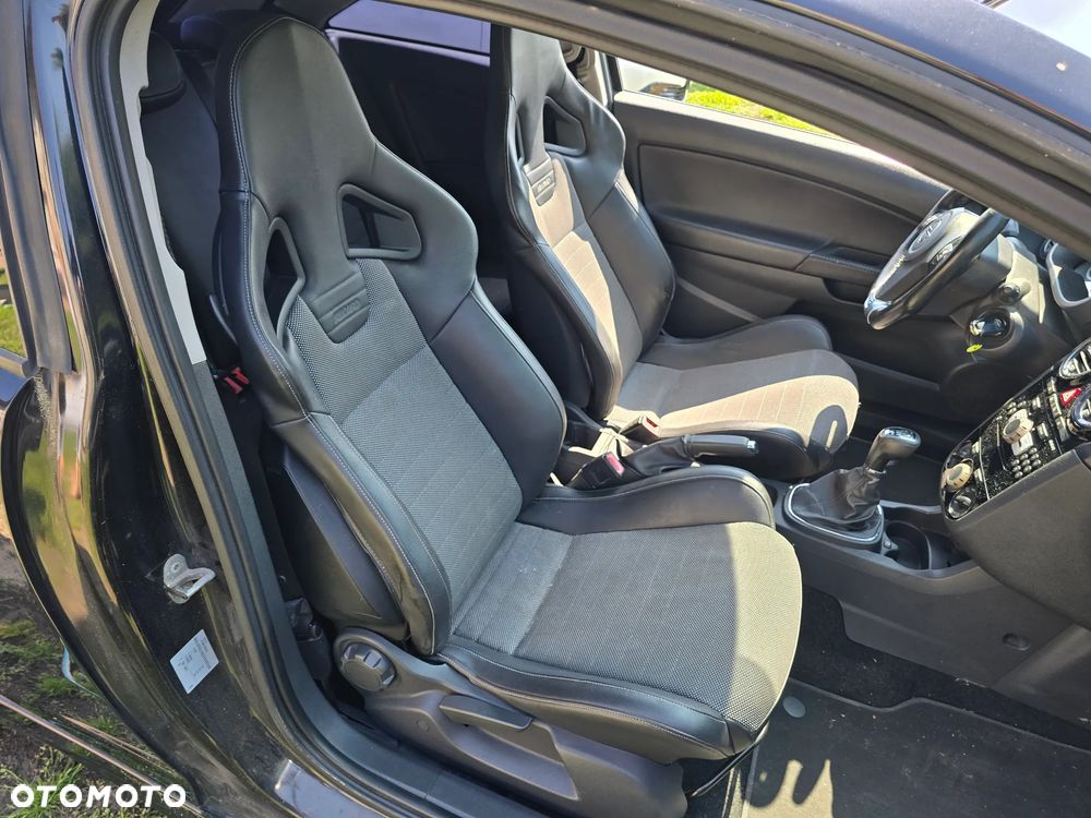 Opel Corsa 1.6 Turbo OPC - 9