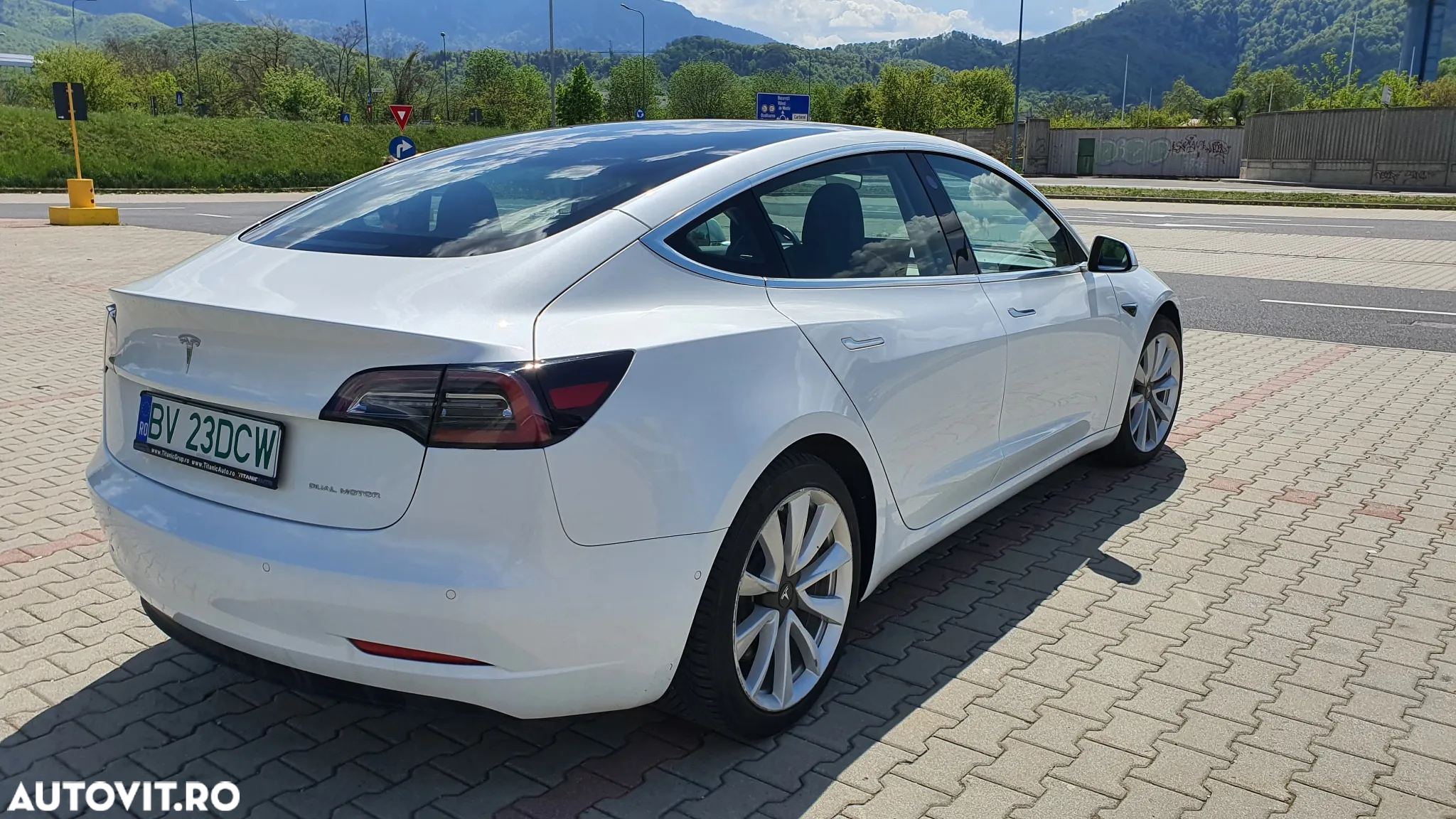 Tesla Model 3 Langstreckenbatterie Allradantrieb Dual Motor - 7