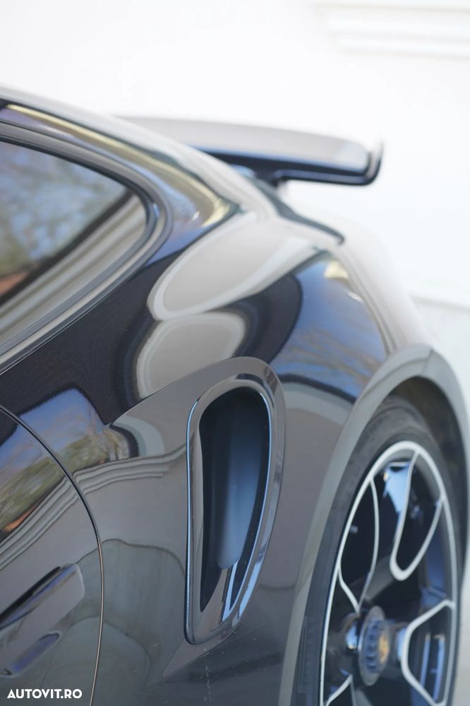 Porsche 911-TURBO-S - 10