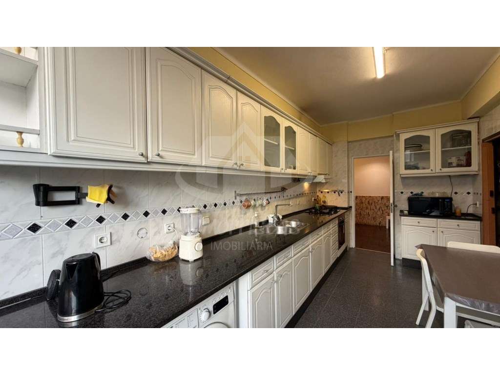 Apartamento T4 com Excelente Luminosidade em Queluz - Grande imagem: 2/34