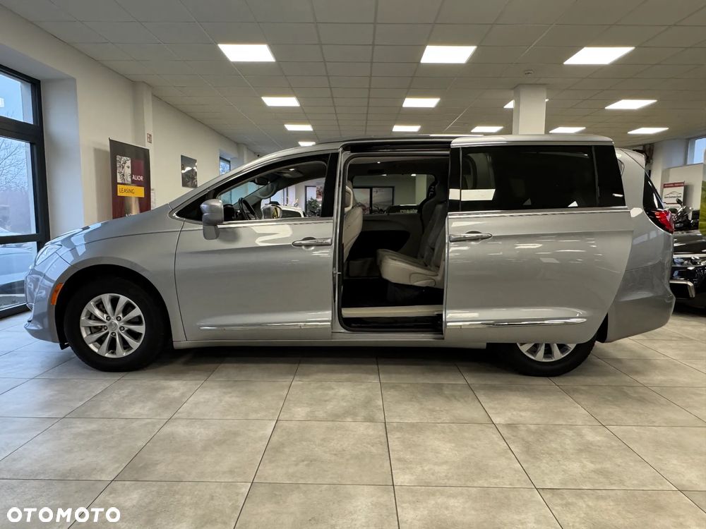 Chrysler Pacifica - 3