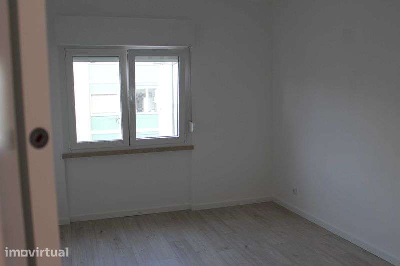 Apartamento T2 Muito Central Sacavém - Grande imagem: 5/12