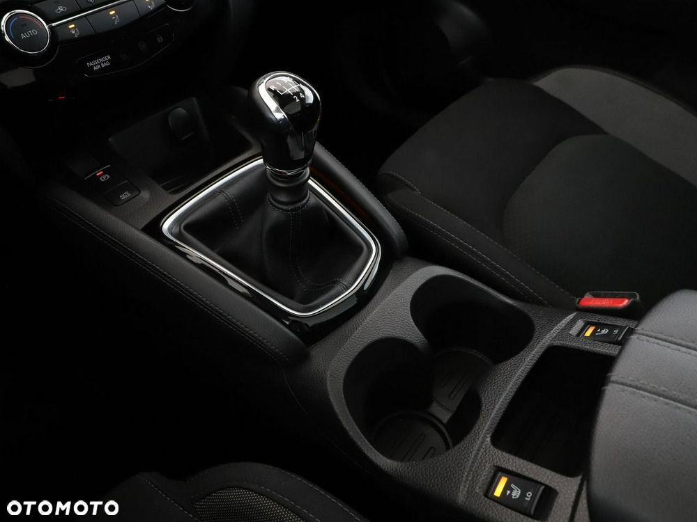 Nissan Qashqai 1.3 DIG-T N-Connecta EU6d - 29