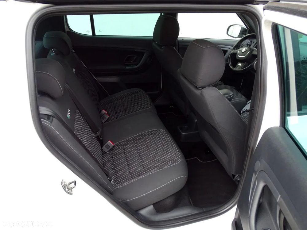 Skoda Fabia 1.4 TSI DSG RS - 16