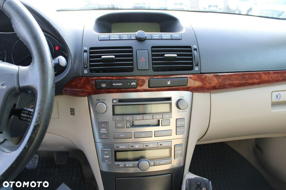 Toyota Avensis - 24