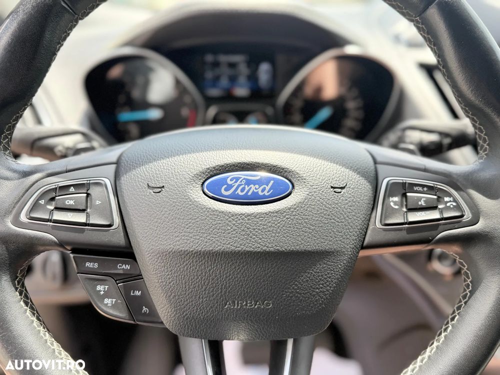 Ford Kuga - 10