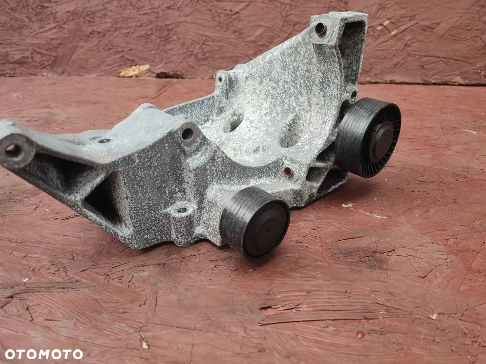 BMW E60LCI / E61LCI / E70LCI / E71LCI / E82 / E90LCI ORYGINALNA PODSTAWA / ŁAPA ALTERNATORA / MOCOWANIE ALTERNATORA DO SILNIKÓW GAMY 2.0D / 3.0D ( N47 / N57 ) O NR. 11 16 7 802 639 OEM W BARDZO DOBRYM STANIE