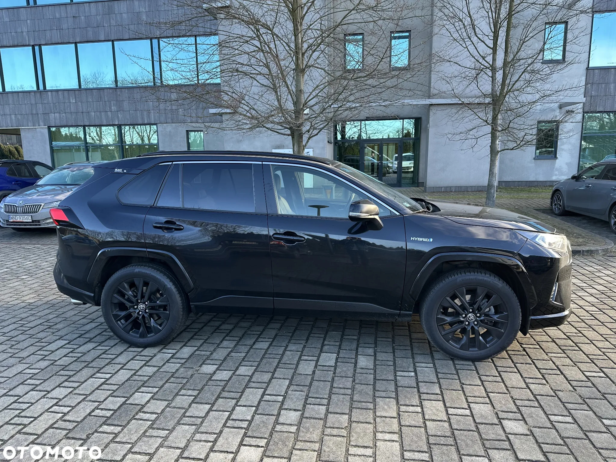 Toyota RAV4 2.5 Hybrid Black Edition by JBL 4x4 - 2